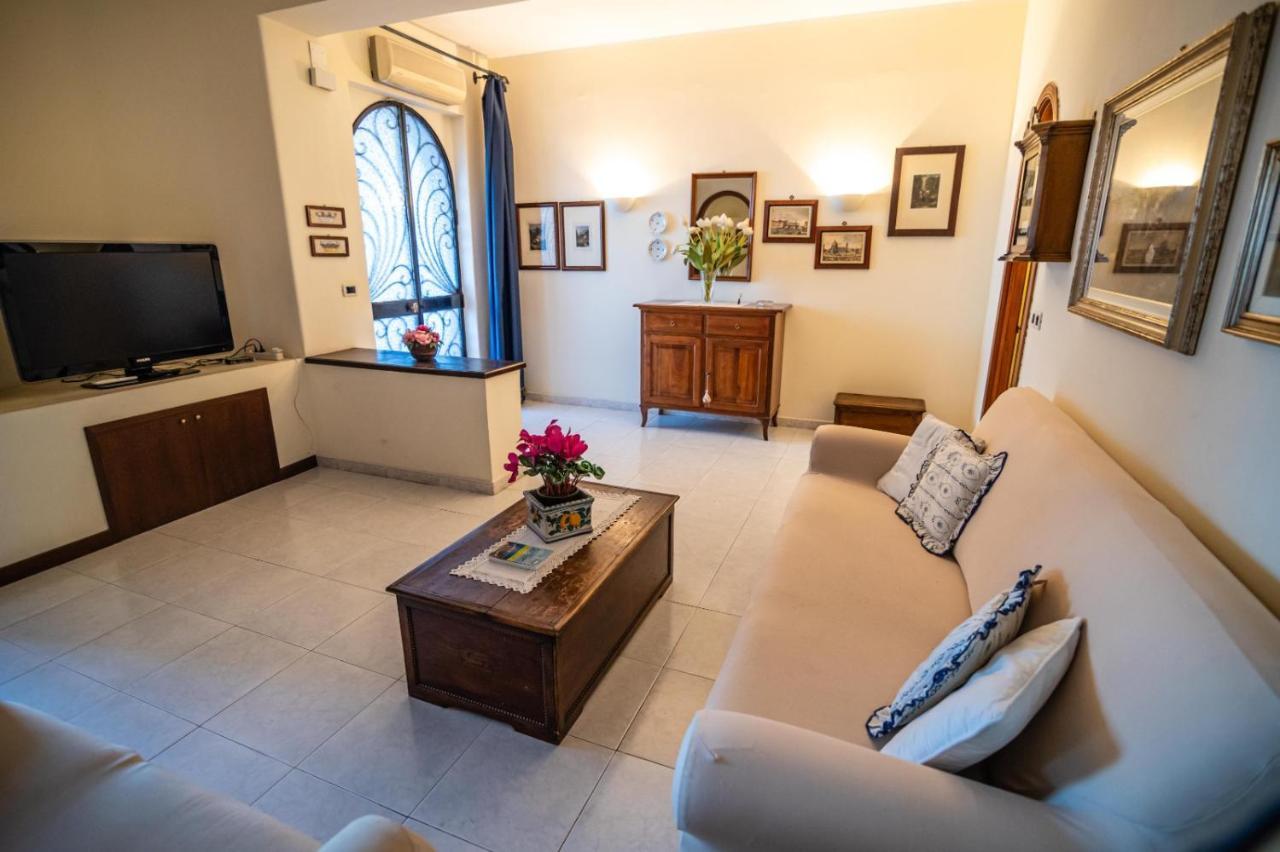 Appartement Courrier-House à Aci Castello Extérieur photo